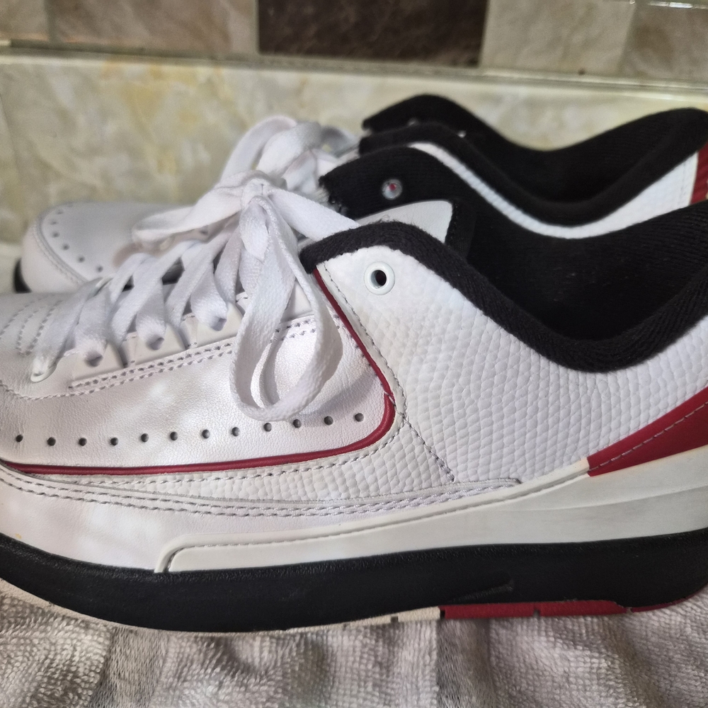 Jordan2 Low CHICAGO White and Red Sneakers